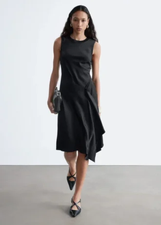Asymmetrisk midikjole i sateng