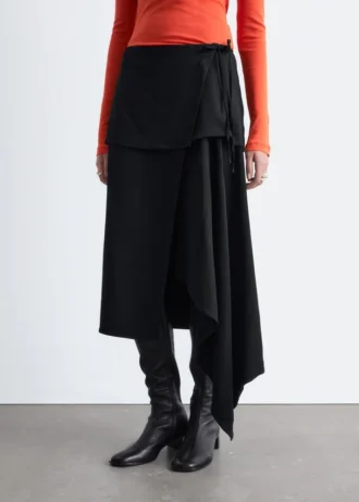Asymmetrisk midiskjørt