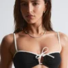 Bandeau-bikini-topp med snøring foran