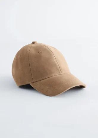 Baseballcap i semsket skinn Baseballcap i semsket skinn