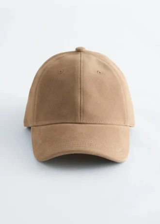 Baseballcap i semsket skinn Baseballcap i semsket skinn