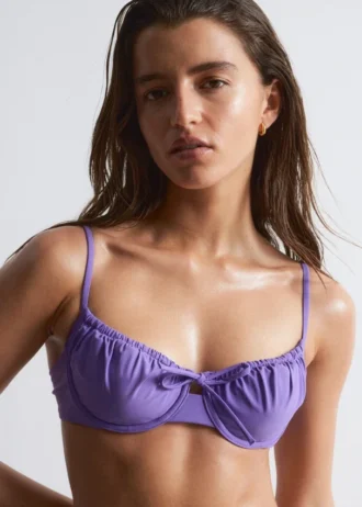 Bikinitopp med bue-detalj og bøyle Bikinitopp med bue-detalj og bøyle