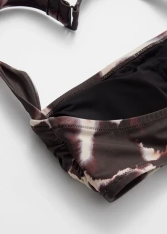 Bikinitopp med halterneck Bikinitopp med halterneck