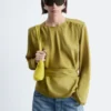 Bluse med rynket belte Bluse med rynket belte