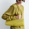 Bluse med rynket belte Bluse med rynket belte