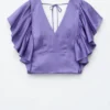Bluse med volanger og V-hals