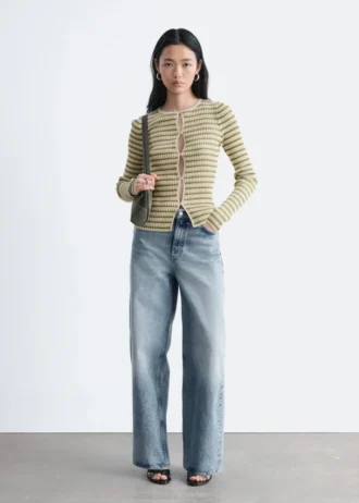 Cardigan med ribbestrikket front og nøkkelhull