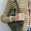 Cardigan med ribbestrikket front og nøkkelhull