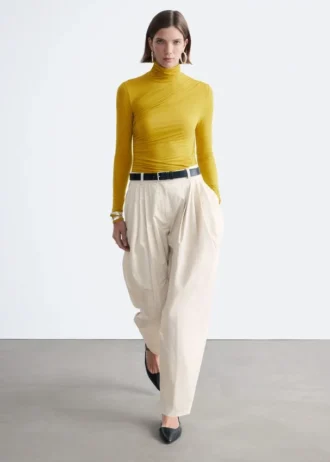 Drapert turtleneck-top