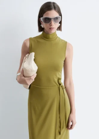 Ermeløs midikjole med turtleneck