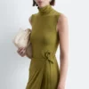 Ermeløs midikjole med turtleneck