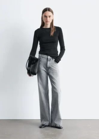 Jeans med nitter og vide jeans