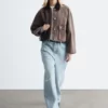 Kort denimjakke med kordkrage