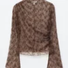 Langermet bluse i blonder