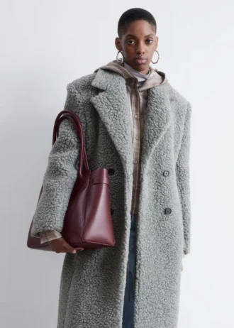 Maxikåpe i ull og shearling