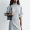 Mini-kjole i jersey med høyhals Mini-kjole i jersey med høyhals