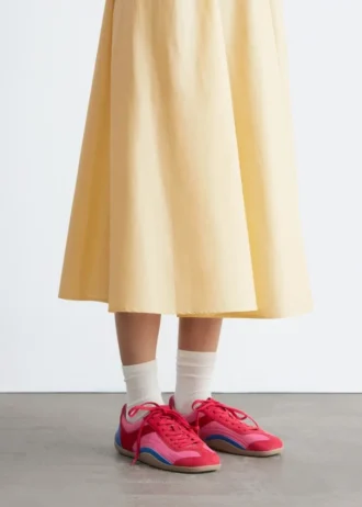 Minimalistiske skinnsneakers