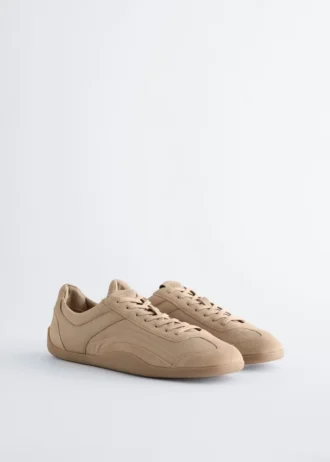 Minimalistiske skinnsneakers
