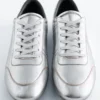 Minimalistiske skinnsneakers