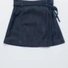 Miniskjørt i denim med bånddetaljer Miniskjørt i denim med bånddetaljer
