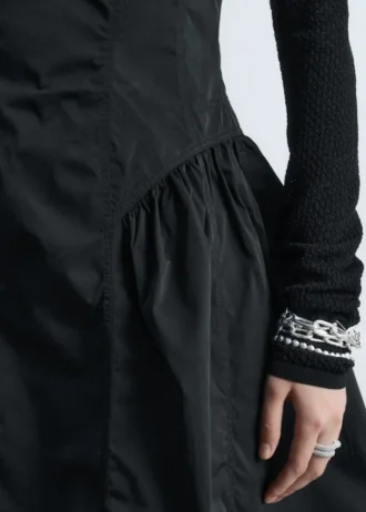 Peplum-minikjole