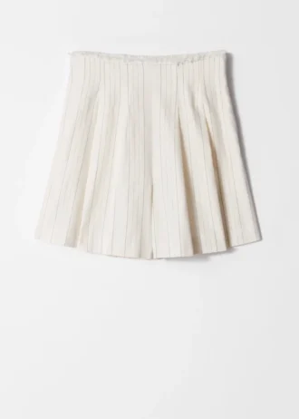 Plisserte shorts med rå kanter