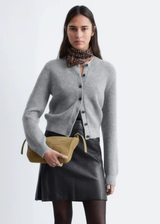 Ribbestrikket cardigan