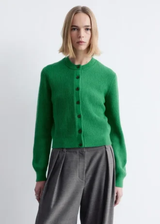 Ribbestrikket cardigan