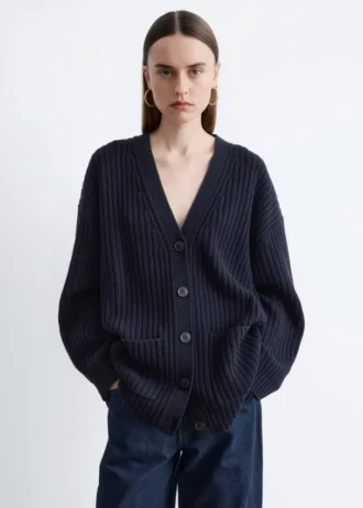 Ribbestrikket cardigan