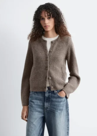 Ribbestrikket cardigan