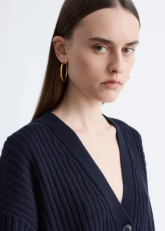Ribbestrikket cardigan