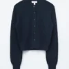 Ribbestrikket cardigan
