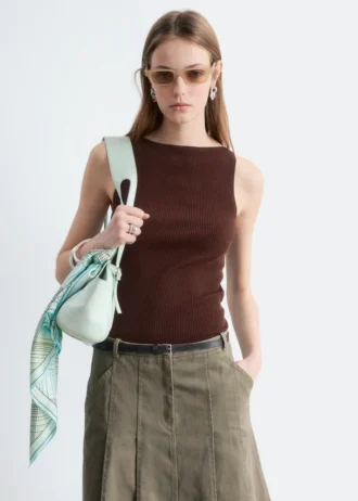 Ribbestrikket tank-top