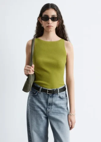 Ribbestrikket tank-top