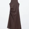 Ruche asymmetrisk midikjole Ruche asymmetrisk midikjole