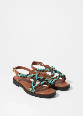 Sandaler i lær med perler