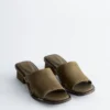 Sandaler i skinn med blokkheler