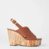 Sandaler med kilehæl i skinn