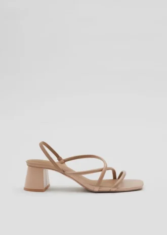 Sandaler med remmer og blokkheler