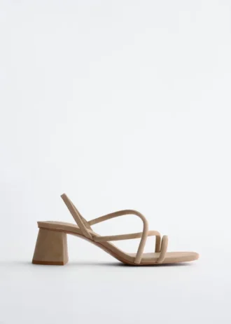 Sandaler med remmer og blokkheler