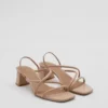 Sandaler med remmer og blokkheler Sandaler med remmer og blokkheler