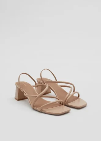 Sandaler med remmer og blokkheler