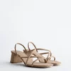 Sandaler med remmer og blokkheler