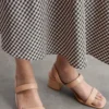 Sandaler med remmer og blokkheler