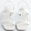 Sandaler med remmer og blokkheler