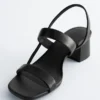 Sandaler med remmer og blokkheler