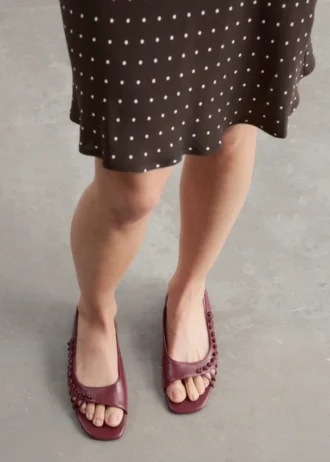Sandaler med slingback i skinn