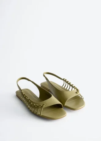 Sandaler med slingback i skinn