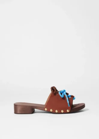 Sandaler med snøring