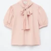 Silkbluse med knyttehals